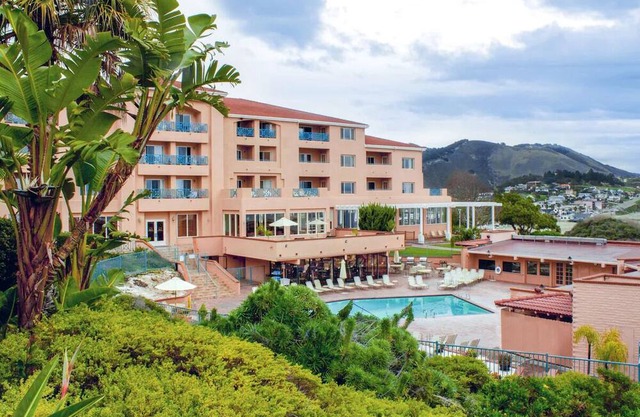 3 Classy Units w/Breathtaking Ocean View! Outdoor Pool, Gym, Free Parking!