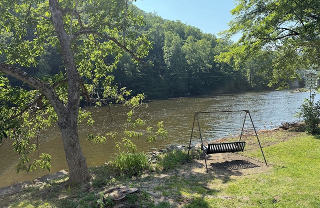 Tranquil updated 2-bedroom home on Cheat River in Rowlesburg, WV