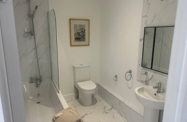 Large & Impressive newly built 5-Bed detached house