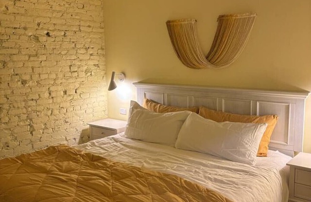 Hollyhock Suite 513: 5 beds/2 bath