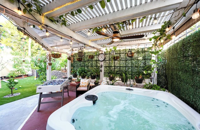 Hot Tub + Mini Golf + Gameroom + Near Downtown