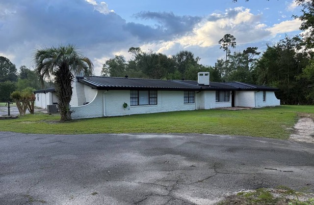 Spacious 5-Bedroom Home in Orange