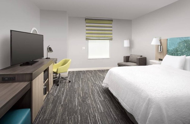 Your Miami Stay! Outdoor Pool, Free Breakfast!