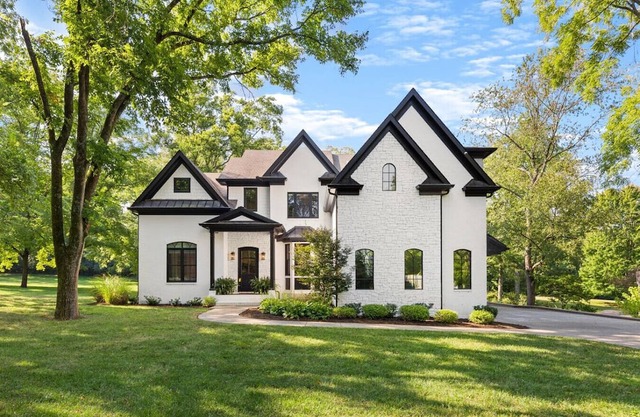 1037 Battery Lane Nashville (Charissa) - Luxury Home in Green Hills with Garage and Fenced Yard