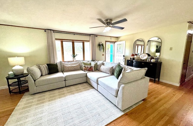 Charming 3 Bedroom, 2 Bath house in Marshall.