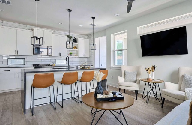 Modern 3BR Retreat | Mins from Airport | DT | BBQ