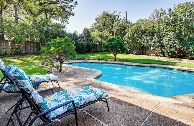 Patio & Yard: Family Home 12 Mi to AT&T Stadium!