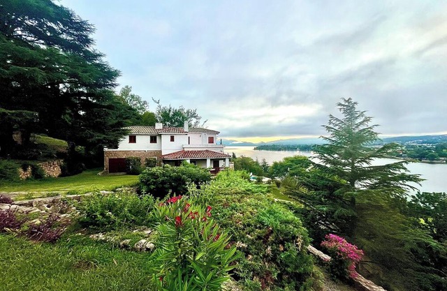 Lovely 5-bedroom classy villa mediterranean style in Villa Carlos Paz