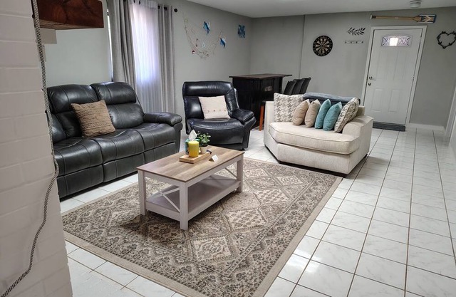 3-bedroom house w/pond next to White Oak Lake