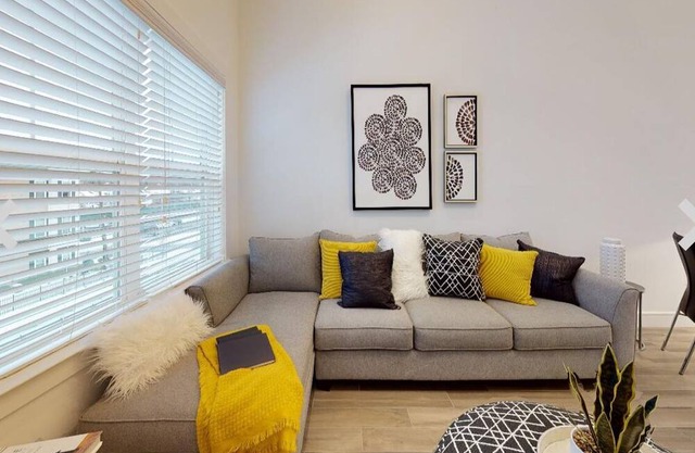 Charming 2-bedroom apartment close to Ryder Cup in Farmingdale with Parking