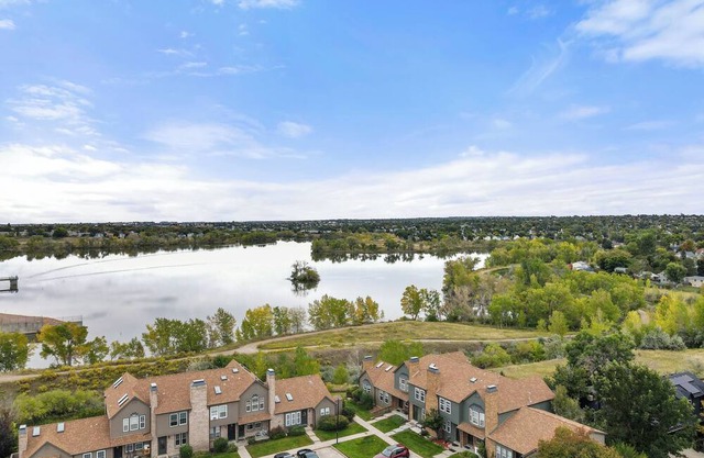 LAKE VIEW 3-Bedroom/3-Bathroom Cozy townhome in Aurora, Family & Pet Friendly!