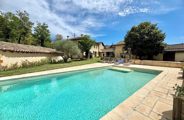 Exceptional large Beaujolais house with swimming pool