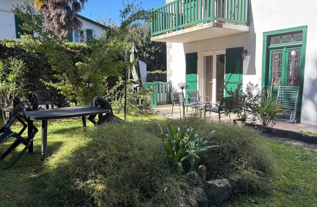 F3 apartment near the center with private garden
