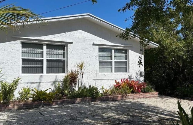 Cozy 2 Bedroom 1 Bath Canal Front Home On Ramrod Key