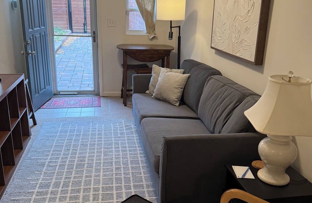 Private 1BR English Basement in Capitol Hill