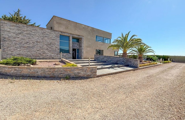 Stunning home in Yecla with private swimming pool, can be inside or outside