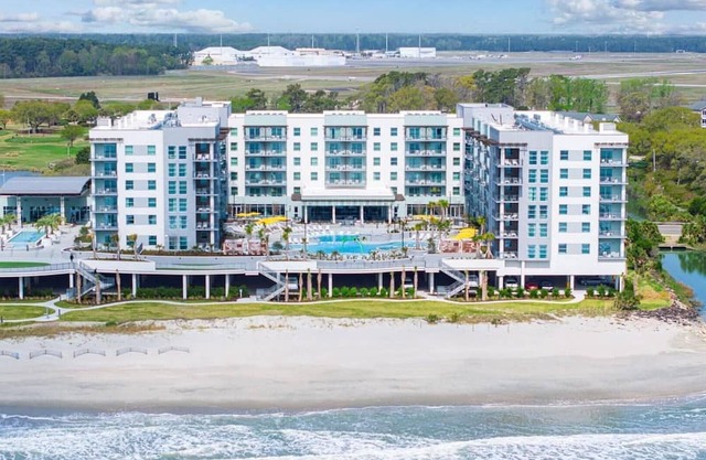 Spacious 2BR Villa at Myrtle Beach Oceanfront – Full Kitchen & Resort Fun
