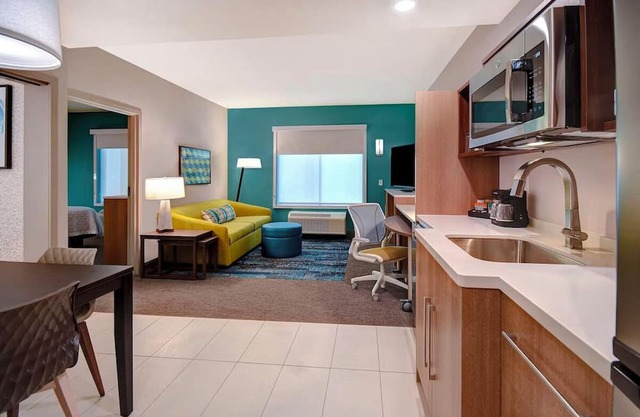 Perfect Spot for Unwinding! Outdoor Pool, Pet-Friendly Property, Free Breakfast!