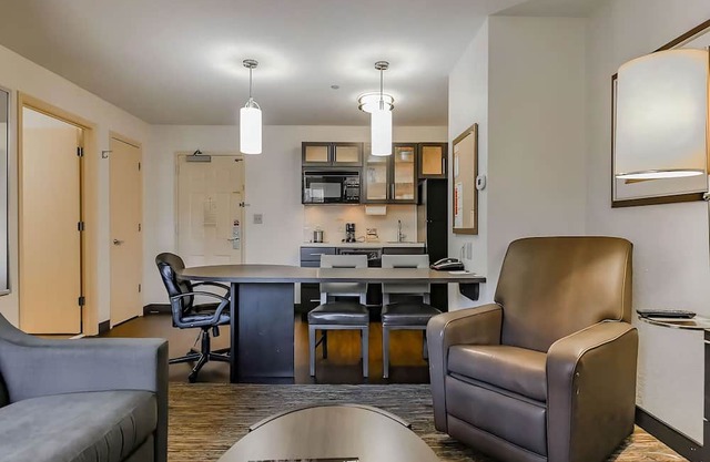 4 Units | Spacious Boston Suburb Stay | Family Getaway Near Aquarium & Fenway