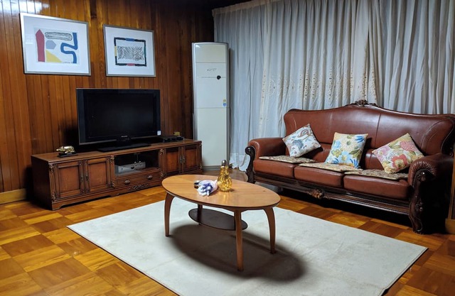 Welcoming Blue House in city center with garden, 4 rooms