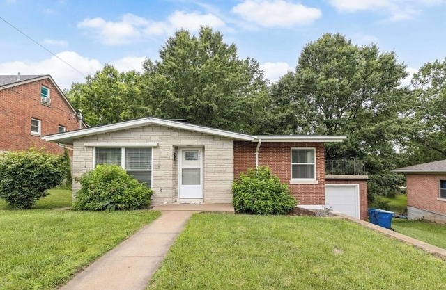 Charming 2-bedroom house in Jefferson City with AC