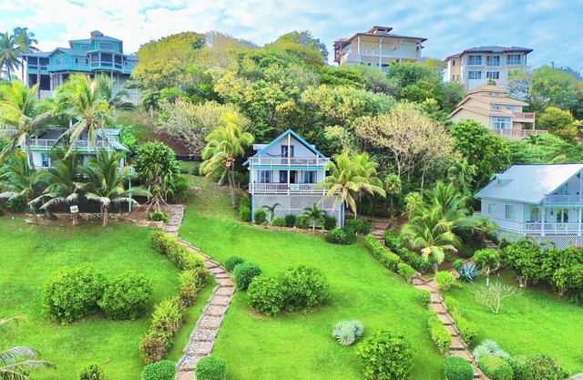Beautiful 3-bedroom Island Home in West Bay with an Ocean View and a Pool
