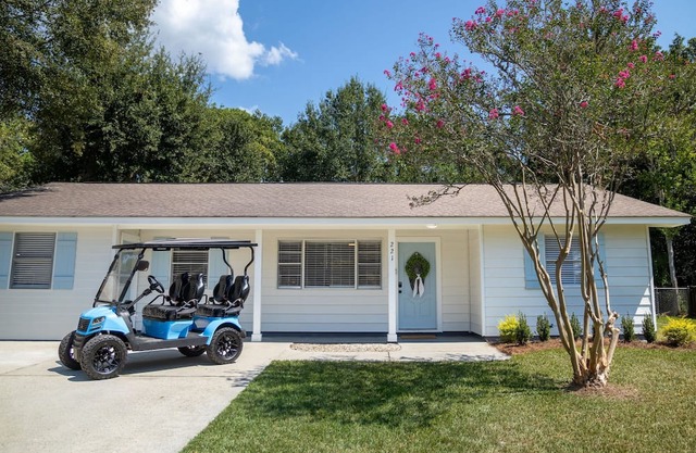The Audrey - includes golf cart! Close to the beach & downtown Ocean Springs!