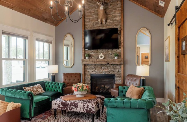 Luxury Stay/ 2-Suite Retreat with King Beds/Near JMU, Shenandoah & Wineries
