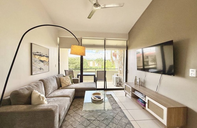 Brand New lake view Penthouse with A/C, pool, gym, tennis in common area