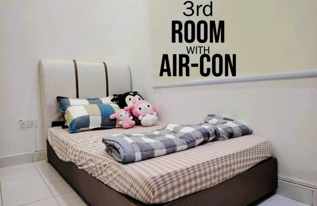 3-bedroom house in enchanting Sungai Petani with AC
