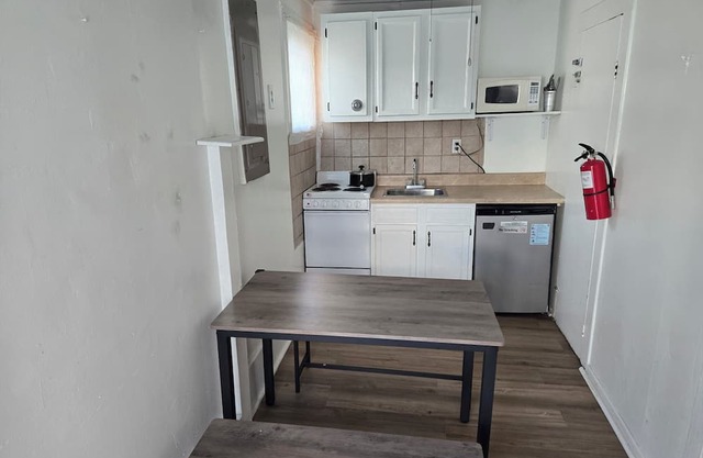 SeniorWeek, Soccer Team,Dance Team Hot Spot!! 18 to rent Sleeps 30!