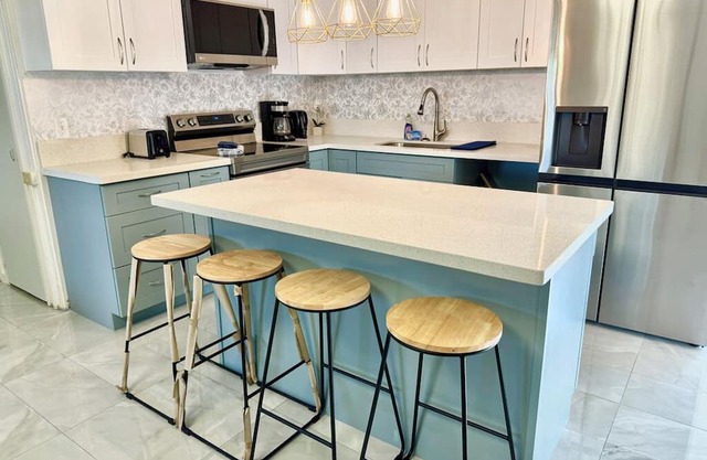 3-bedroom townhome in peaceful Ewa Beach with AC