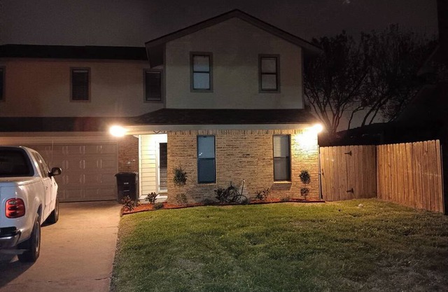 Large House in Peaceful McAllen. Large Pool, 10th/Trenton. Perfect Location