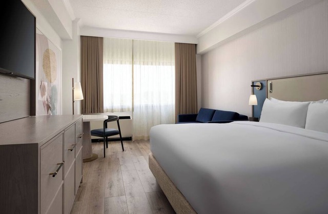 Pet Friendly Executive King Room Near Rockefeller Estate