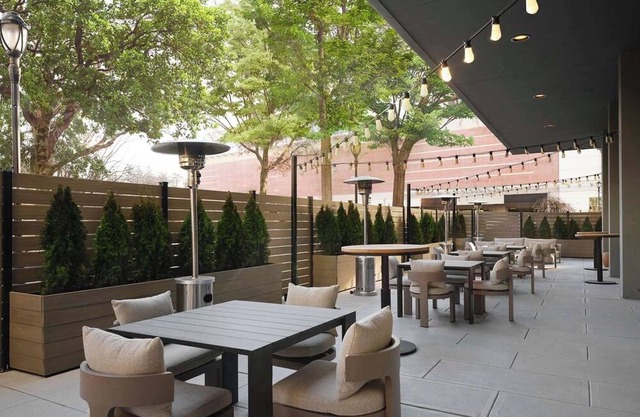 Unwind in Pet-Friendly King Room Near White Plains Train Station