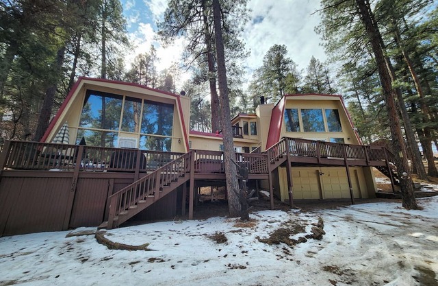 Mountain Retreat ~ Hot Tub ~ Pool Table ~ 5 bed/4bath - 17 pple!