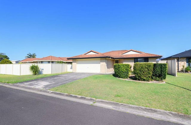 Lomandra: 4 BR, 2 BA in Evans Head, Sleeps 8