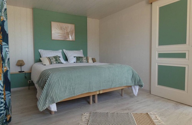 Holiday Home 'Ty Reuniou - La Grange' with Sea View, Shared Terrace and Wi-Fi