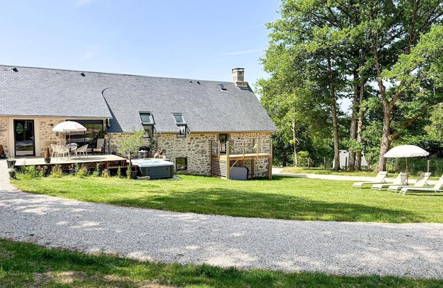 Beautiful home in Alleyrat with WiFi