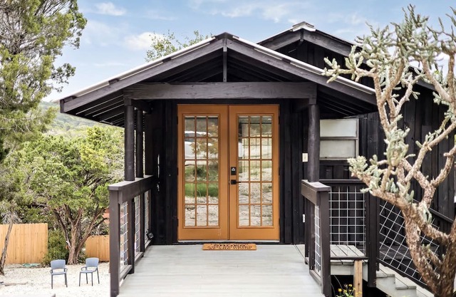 Outstanding Modern Cabin with Spectacular Outdoor and Indoor Areas in Texas