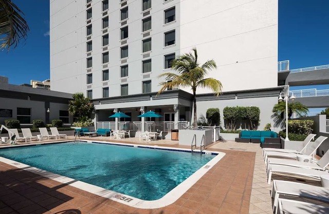 Daily Free Breakfast | Pool Access | Pet-friendly Stay near Las Olas Blvd