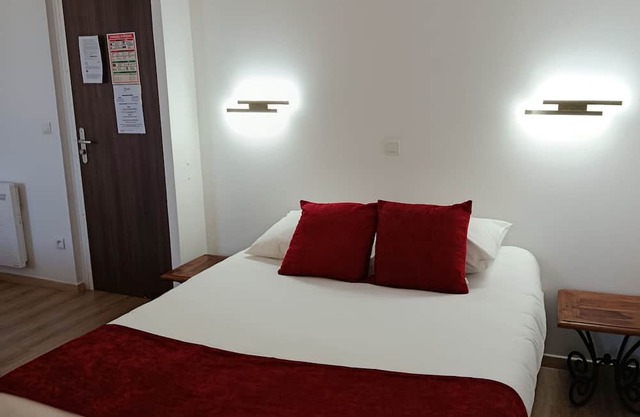 Comfort and Relaxation! Free Parking, Minutes to La Malmaison Art Center