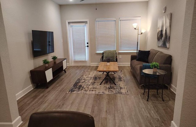 Landing | Spectacular 2BD, Gym, Pool