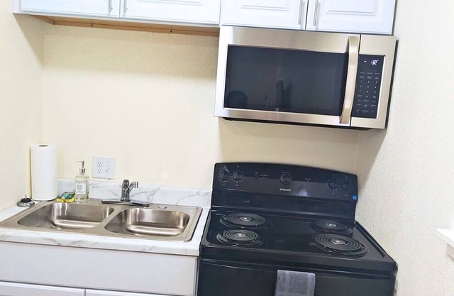 Cozy studio in enjoyable Colorado Springs with AC