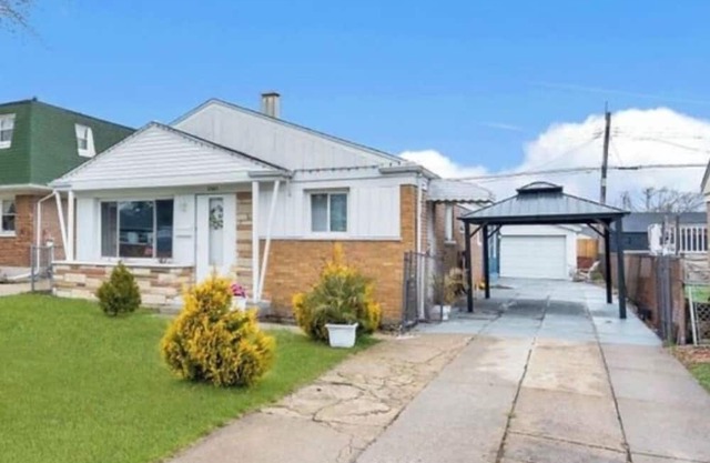 Peaceful and Lovely 3-bedroom house near MDW. Furry friends welcomed