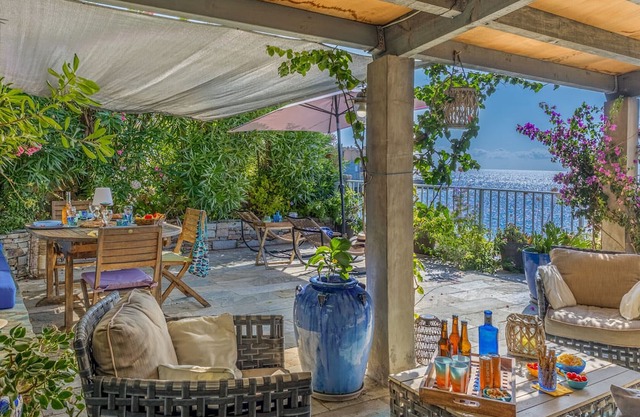 Casatta Ricci, house on the water with direct access to the sea