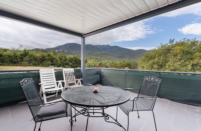 F2 holiday home in a corner of paradise with private pool and Wi-Fi