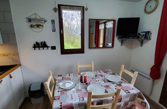 Apartment 'Le Serpaton' with Mountain View and Balcony