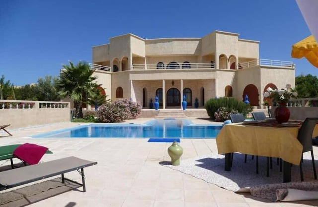 Villa Dar Yobedi in Essaouira, swimming pool, hammam, ideal for families & groups