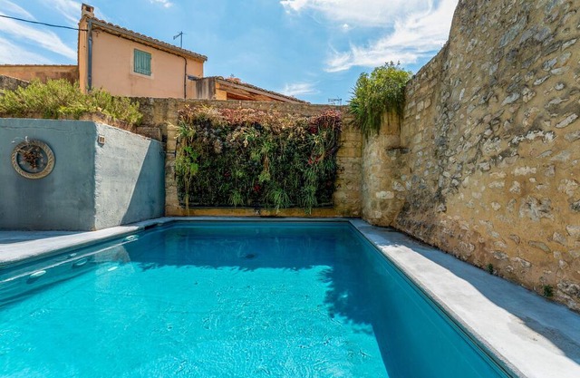 Room 'Chambre 11' with Shared Pool, Wi-Fi and Air Conditioning